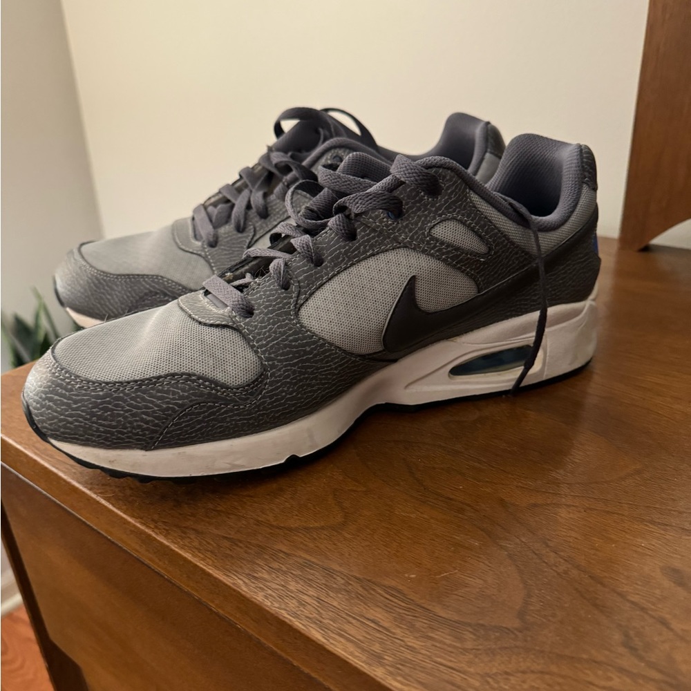 Men’s Nike sneakers size 11
